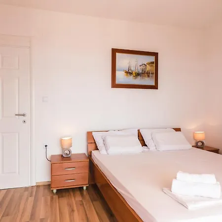 Novoselic 7 Penthaus * דראמליי