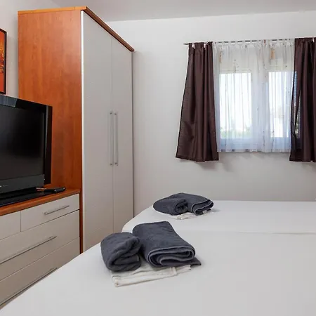 Novoselic 7 Penthaus דראמליי