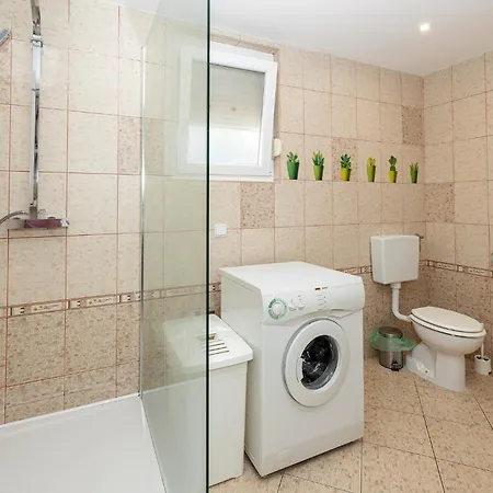 Novoselic 7 Penthaus * דראמליי